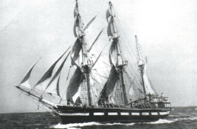 Британский океанский парусник «Маркес» затонул во время регаты в 1984 г. севернее Бермудских островов.